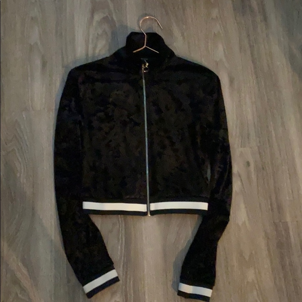 A velvet jacket in the inside is black